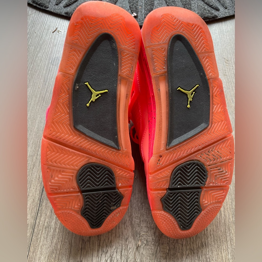 Jordan 4 retro hot punch